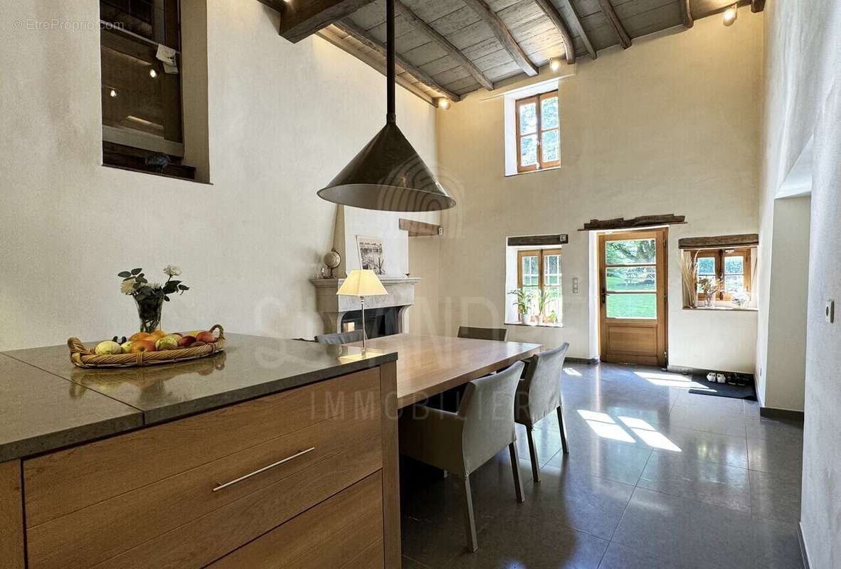 Maison à CHARNECLES