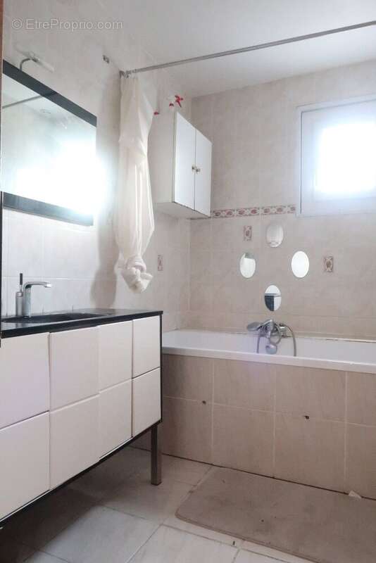 Maison à MONTROND-LES-BAINS