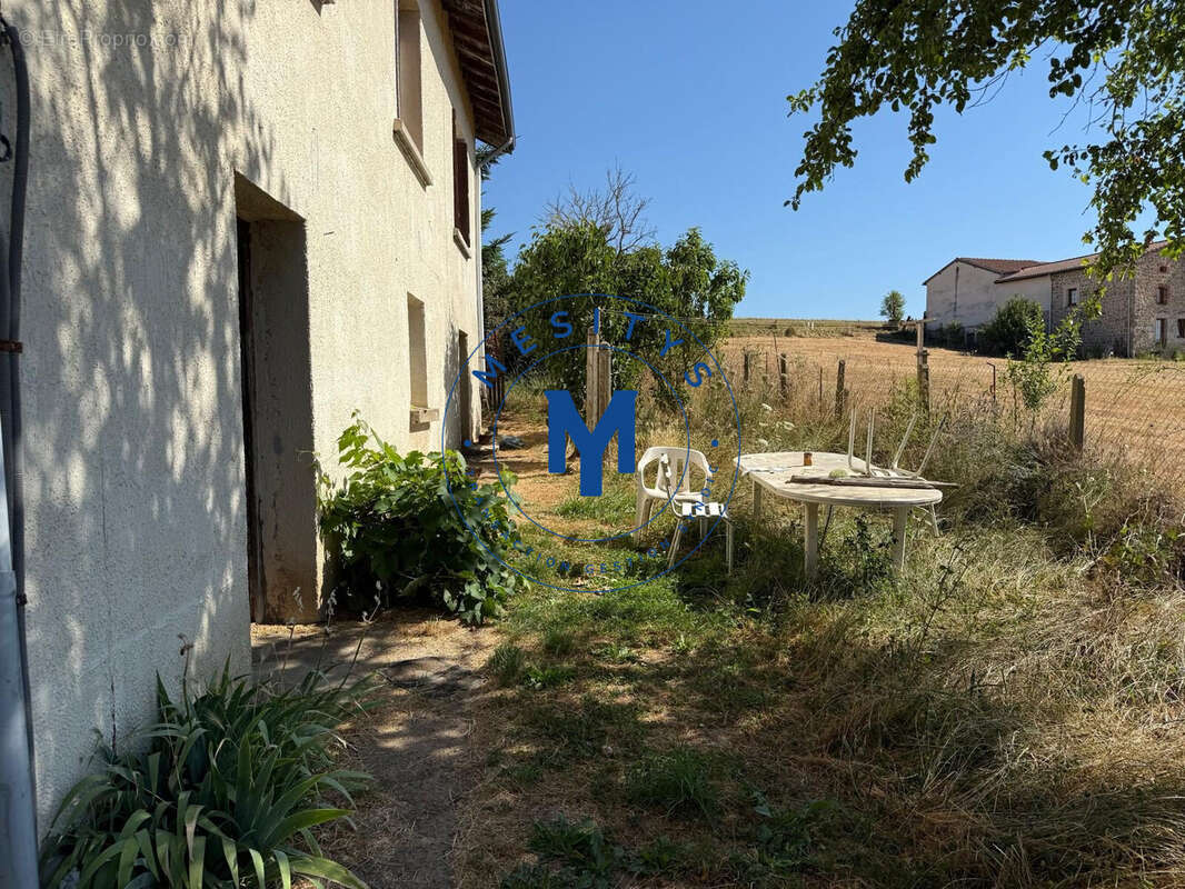 Maison à MALVALETTE