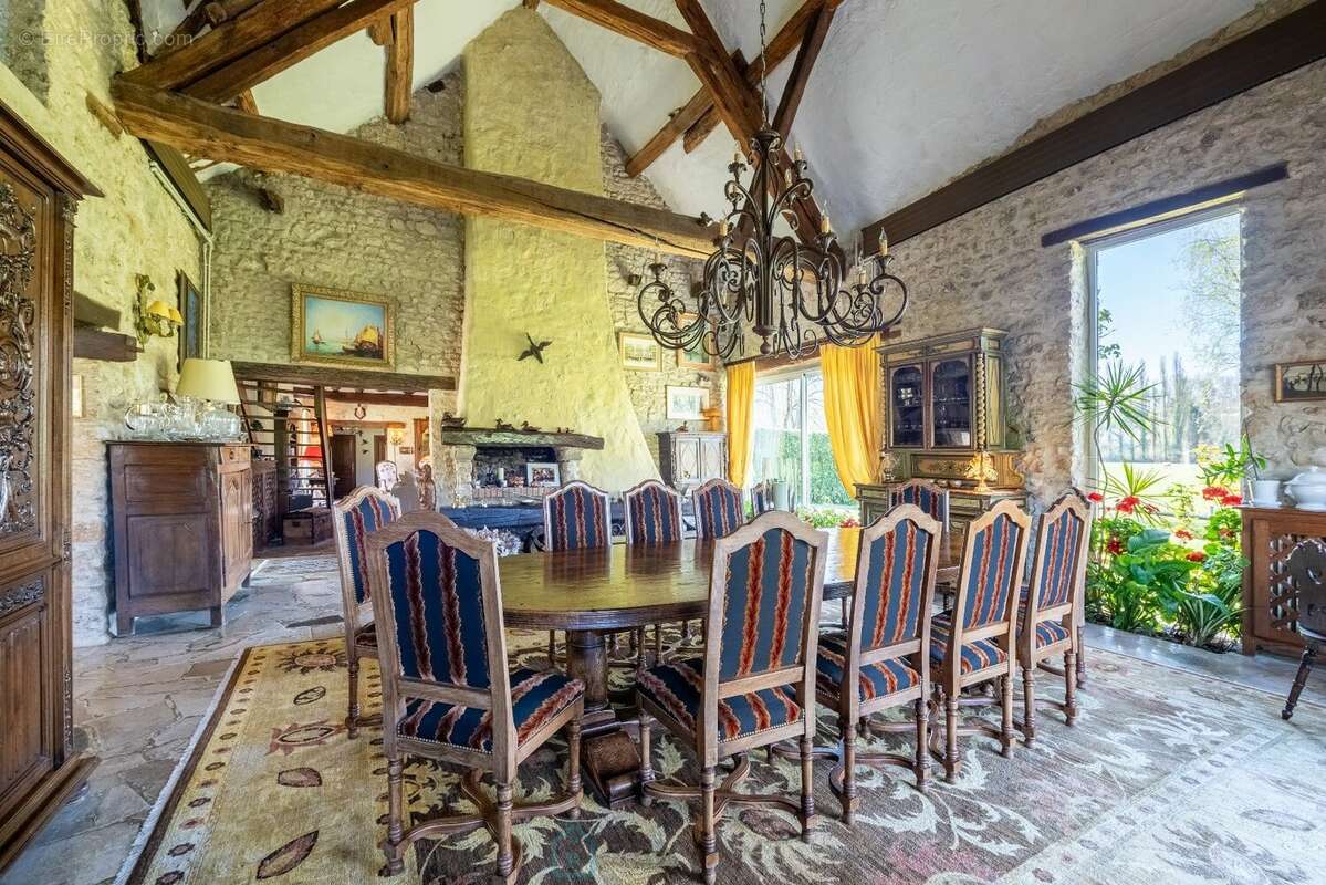 Maison à FONTAINEBLEAU