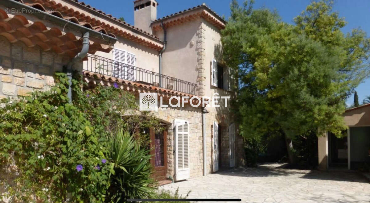 Appartement à MOUANS-SARTOUX