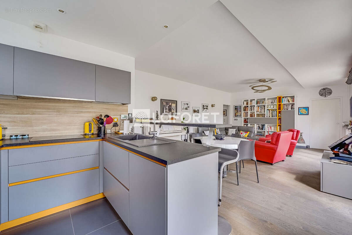 Appartement à PARIS-14E