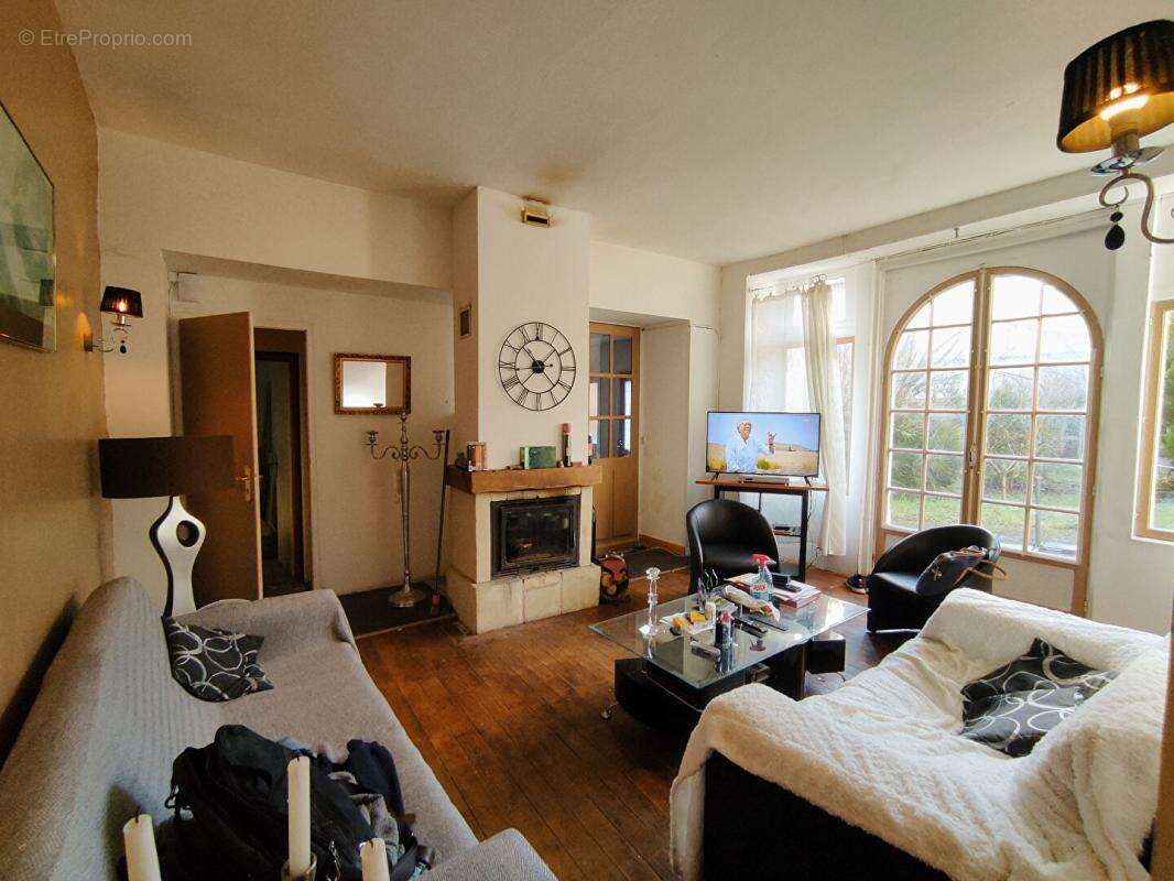 Maison à YZEURES-SUR-CREUSE