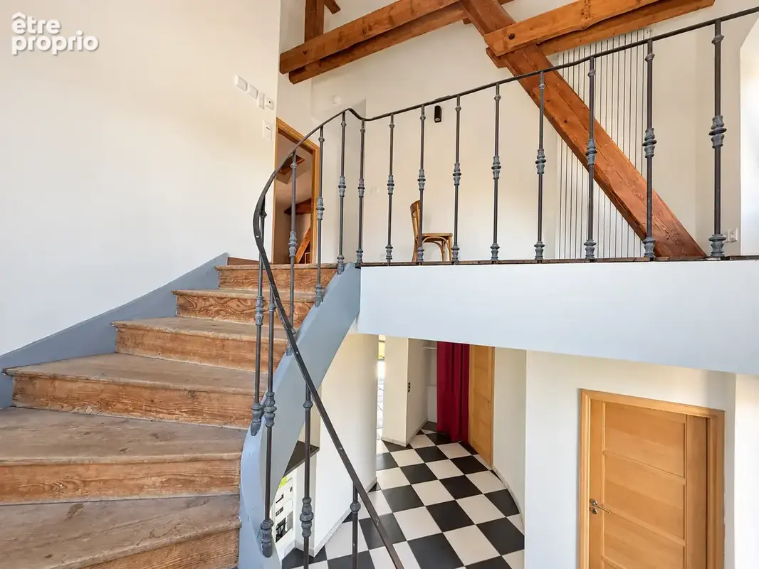 Appartement en duplex 174 m2 - MACLAS centre - 4 chambres, cave et terrasse privatives + jardin commun - photo 12