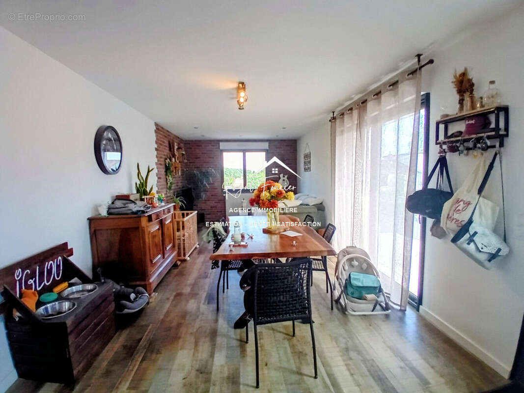 Pièce de vie de 37 m2  - Maison à CHATELLERAULT