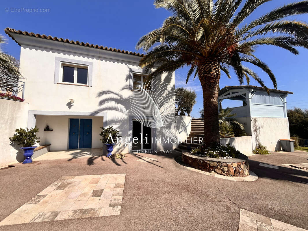 Maison à FREJUS