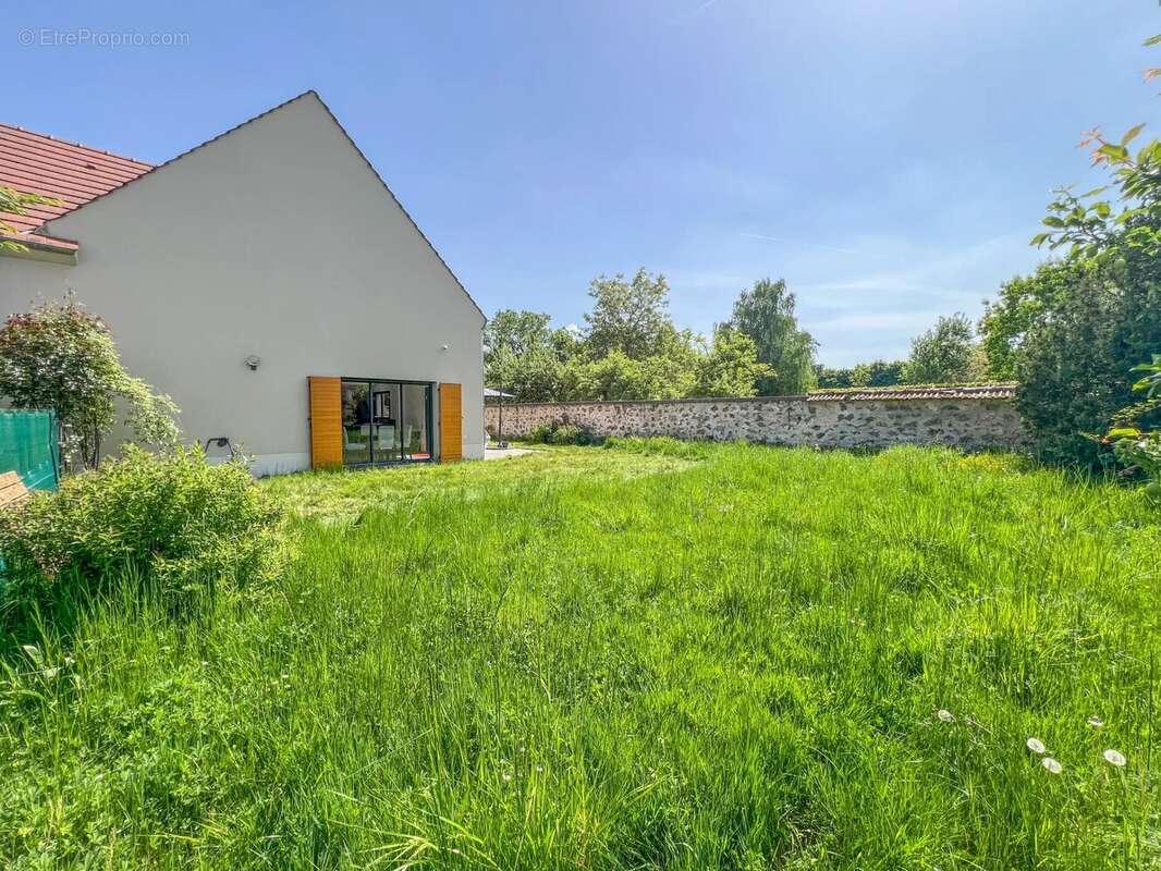 Maison à LE MESNIL-SAINT-DENIS