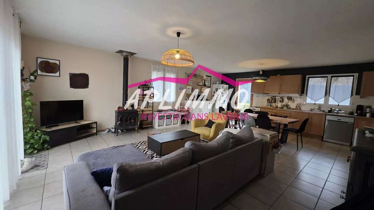 Maison à MONTPEZAT-SOUS-BAUZON