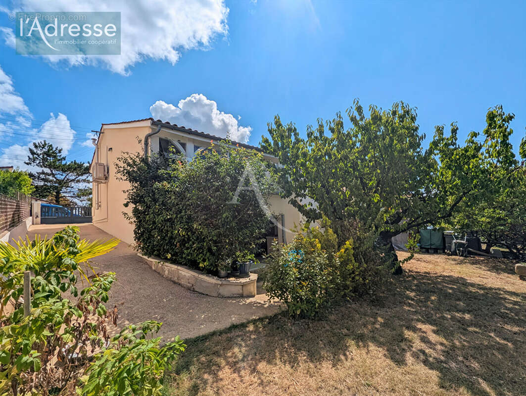 Maison rénovée de 147 m² avec jardin sur les hauteurs de Puy-l'Evêque - photo 18
