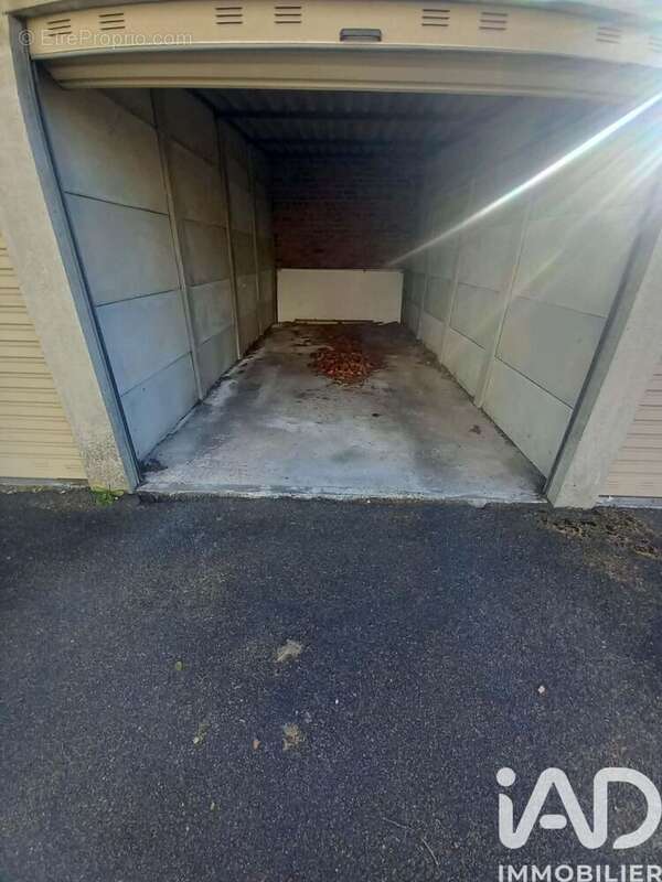 Photo 3 - Parking à ARMENTIERES