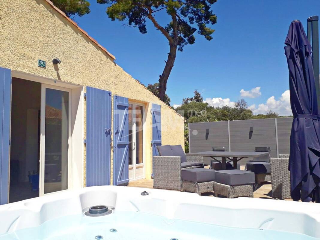 Appartement à VIC-LA-GARDIOLE