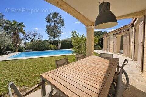 Maison à ROQUEFORT-LES-PINS