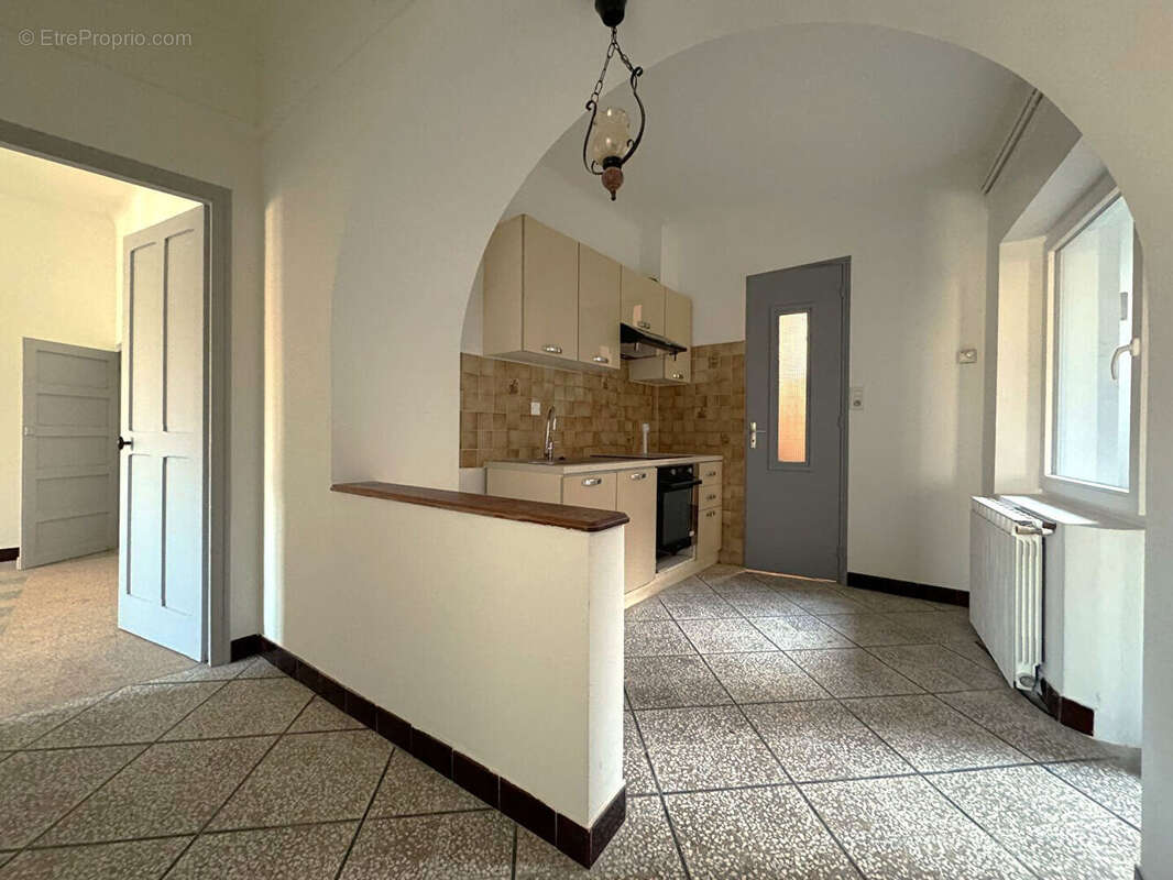 Immeuble Bagnols sur Cèze - 9 pièces - 178 m² - photo 10