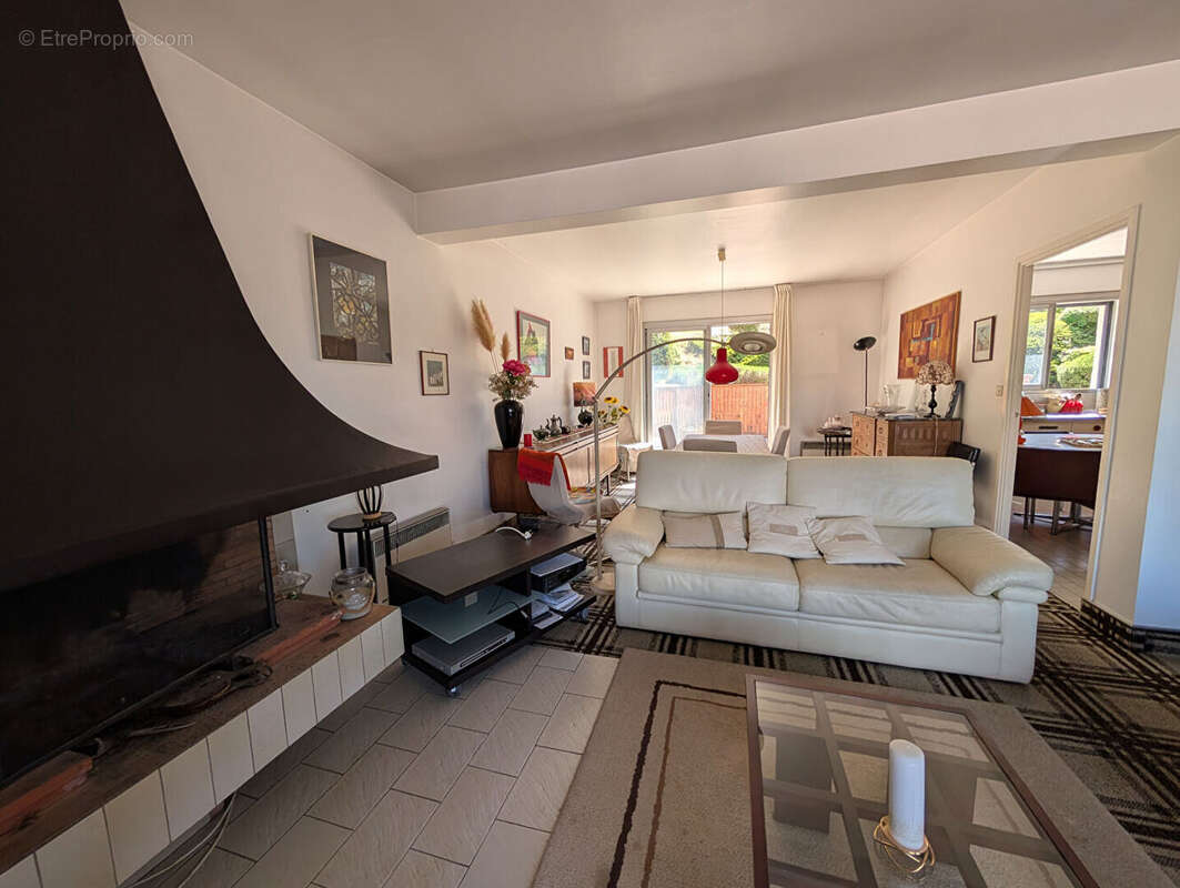 Maison familiale de 190 m² - Terrasses, vue panoramique et beau potentiel - photo 2