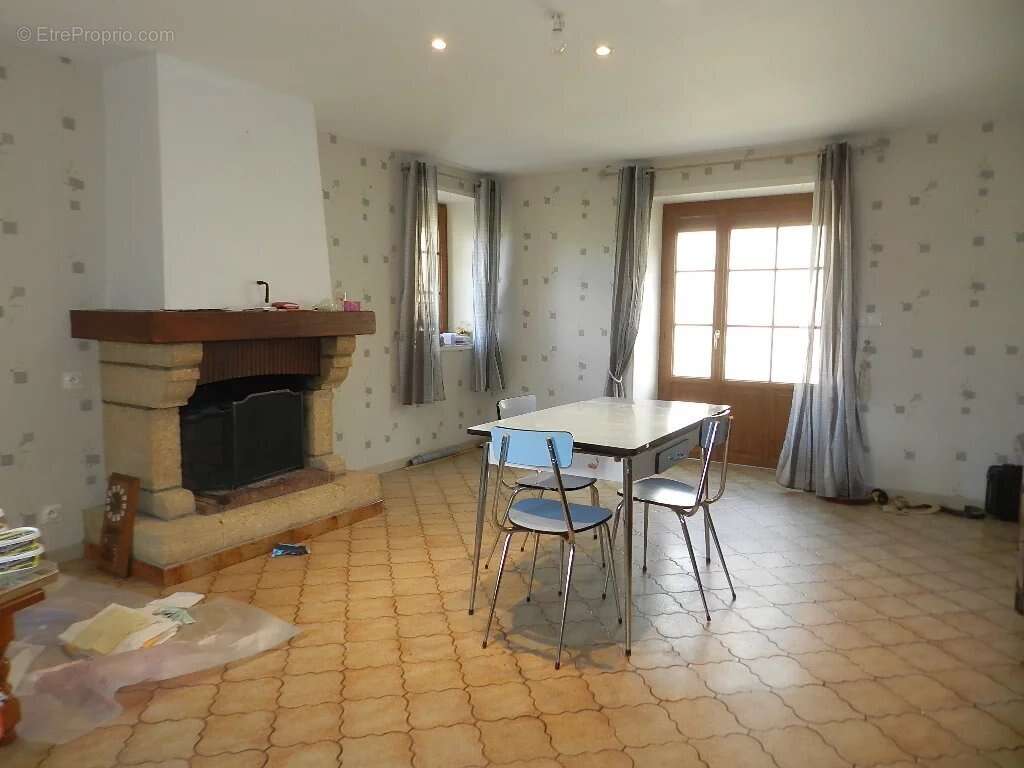 Maison à SAINT-PIERRE-SUR-DIVES