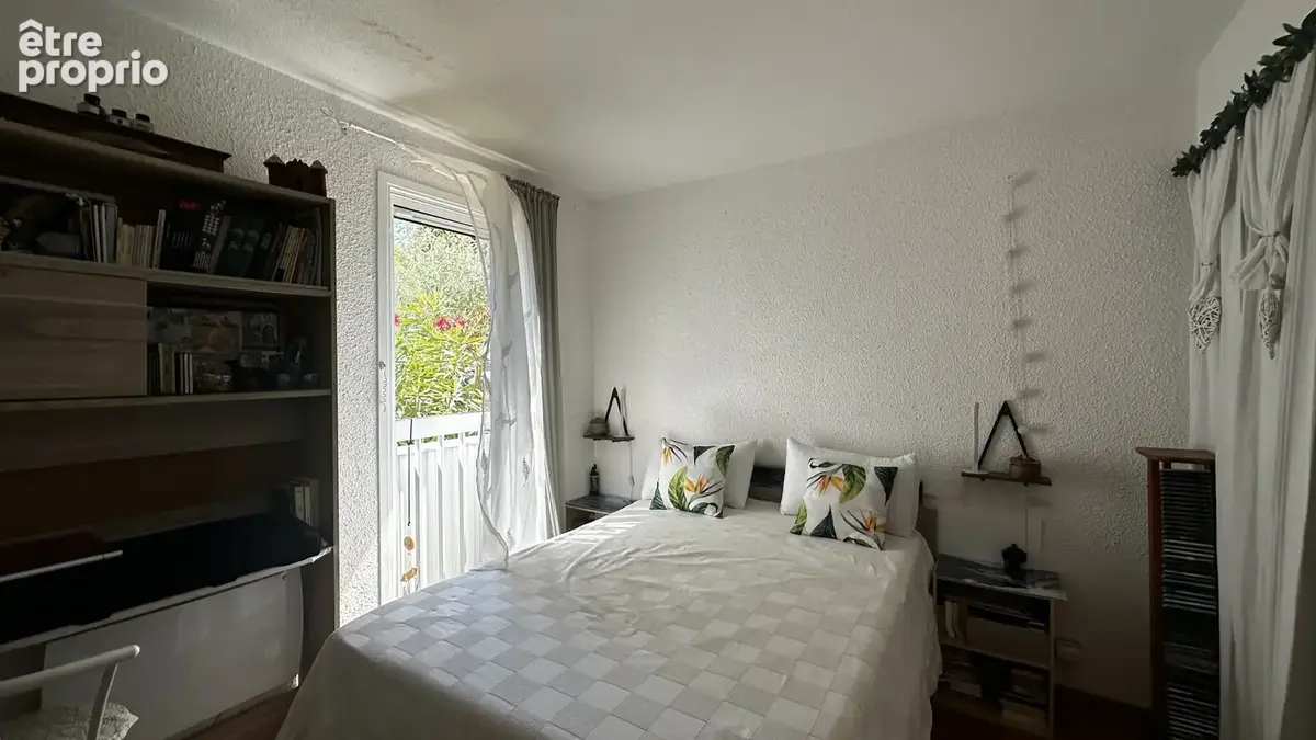 Appartement de type T2 à  Bormes les Mimosas à vendre avec une place de parking. - photo 5