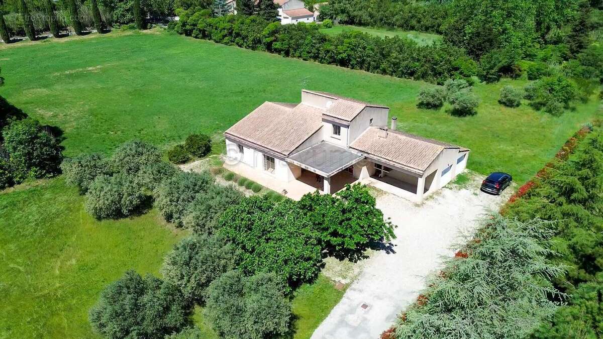 Maison T5 de 175m2  - 2 garages - 3000m2 de terrain - 84300 Cavaillon n°6 - Maison à CAVAILLON