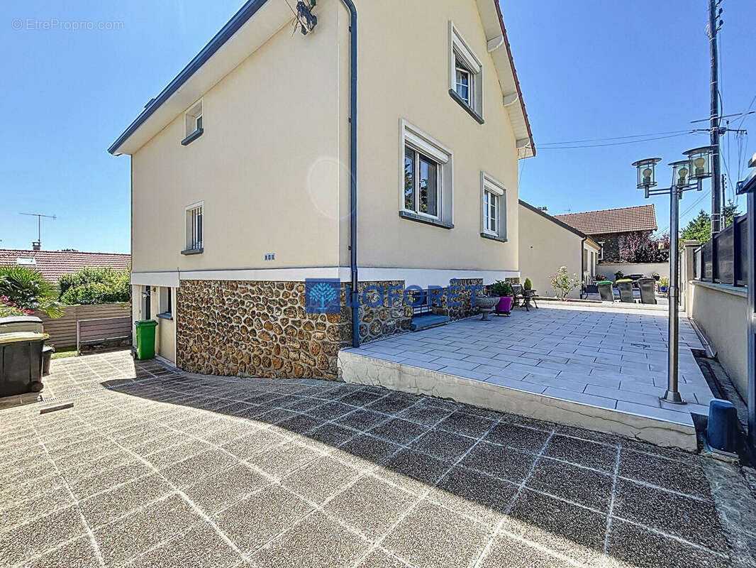 Maison à SAVIGNY-SUR-ORGE