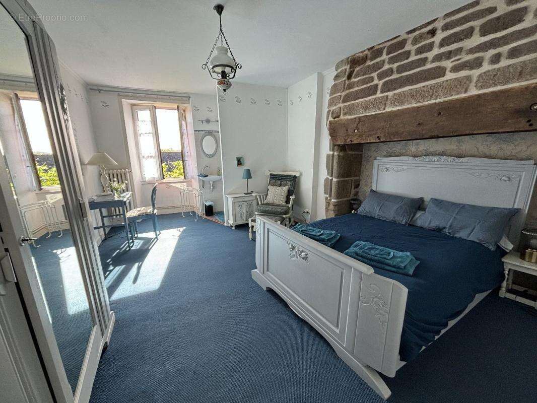 Maison à SAINT-BONNET-LA-RIVIERE