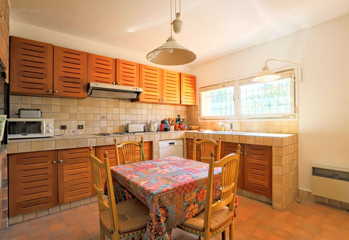 Maison à LE REVEST-LES-EAUX