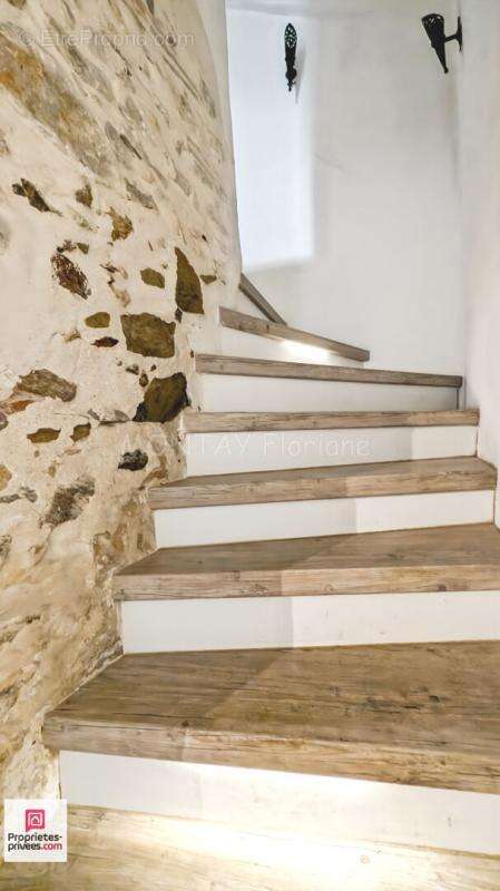 Maison à ROQUEBRUNE-SUR-ARGENS