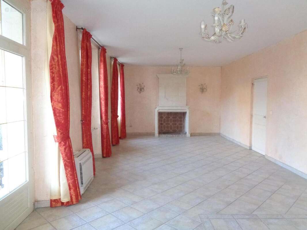   - Appartement à DRAGUIGNAN