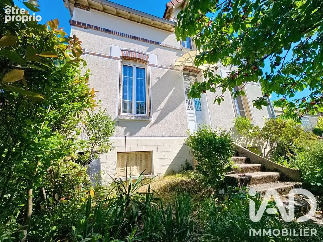 Photo 1 - Maison à LAROCHE-SAINT-CYDROINE