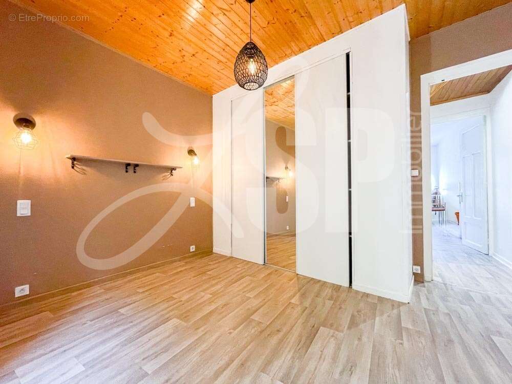 Appartement T3 dans maison de village - Appartement à SERRE-NERPOL