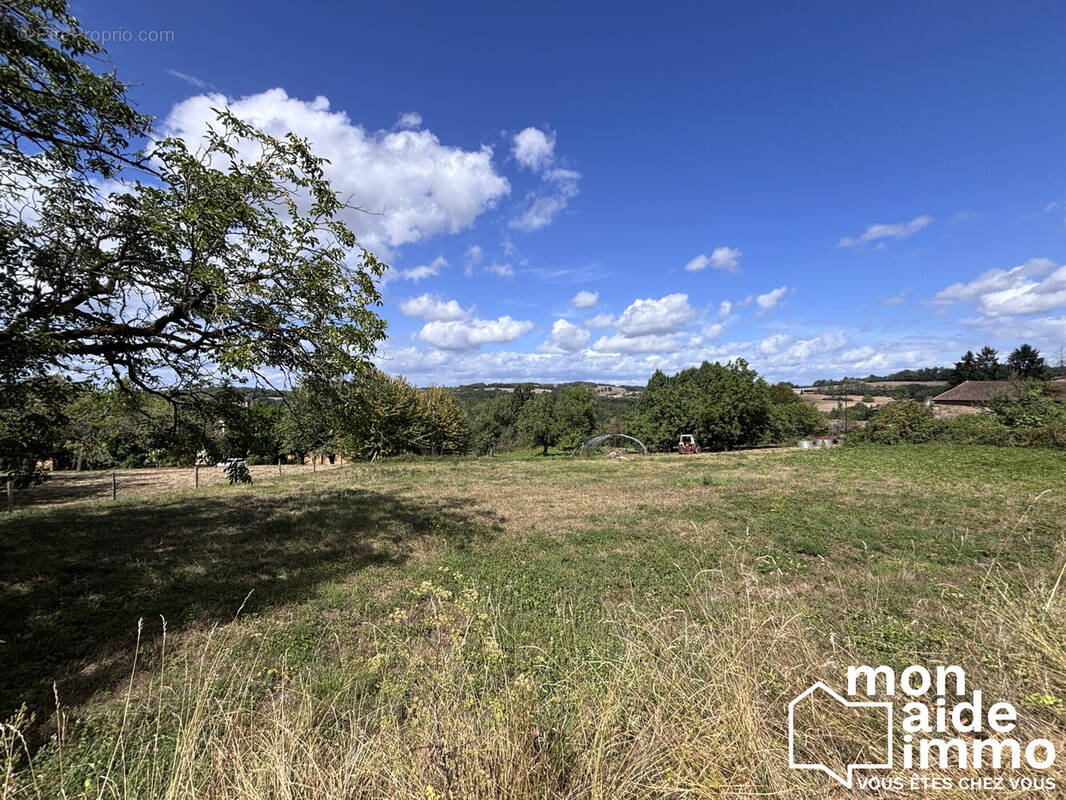 Terrain à SAINT-ROMAIN-ET-SAINT-CLEMENT