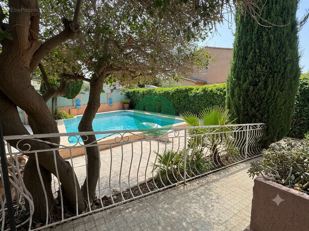 Grande maison familiale de 161 m2 avec piscine sur un terrain arboré de 1 000 m2 - photo 12