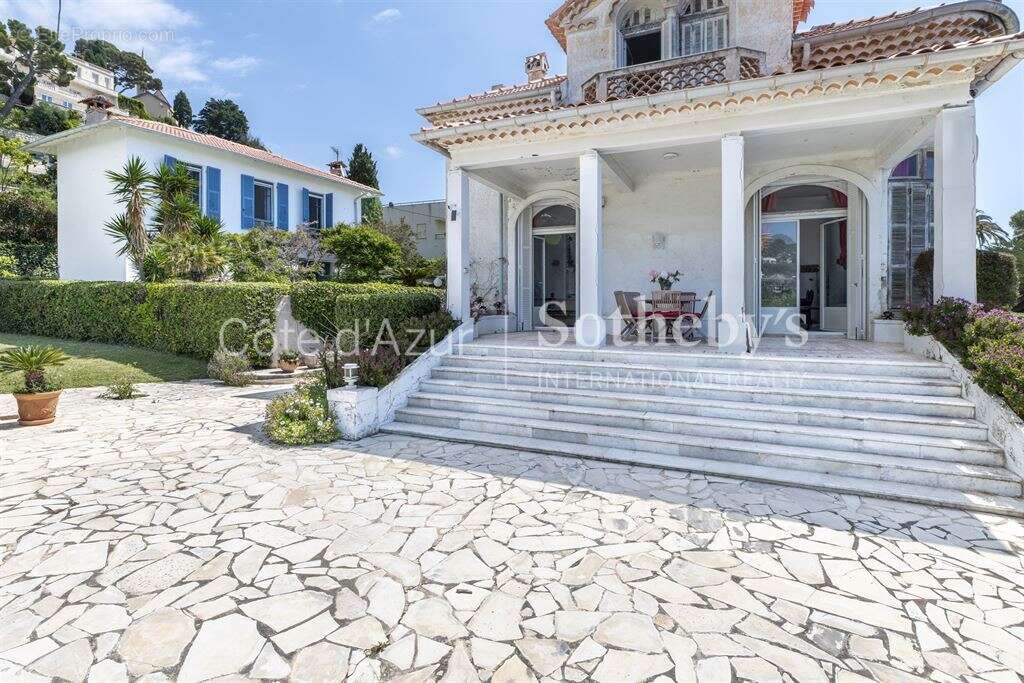 Superbe propriété de 2 maisons pieds dans l'eau à Cap d'Ail - Potentiel immense à saisir - photo 5