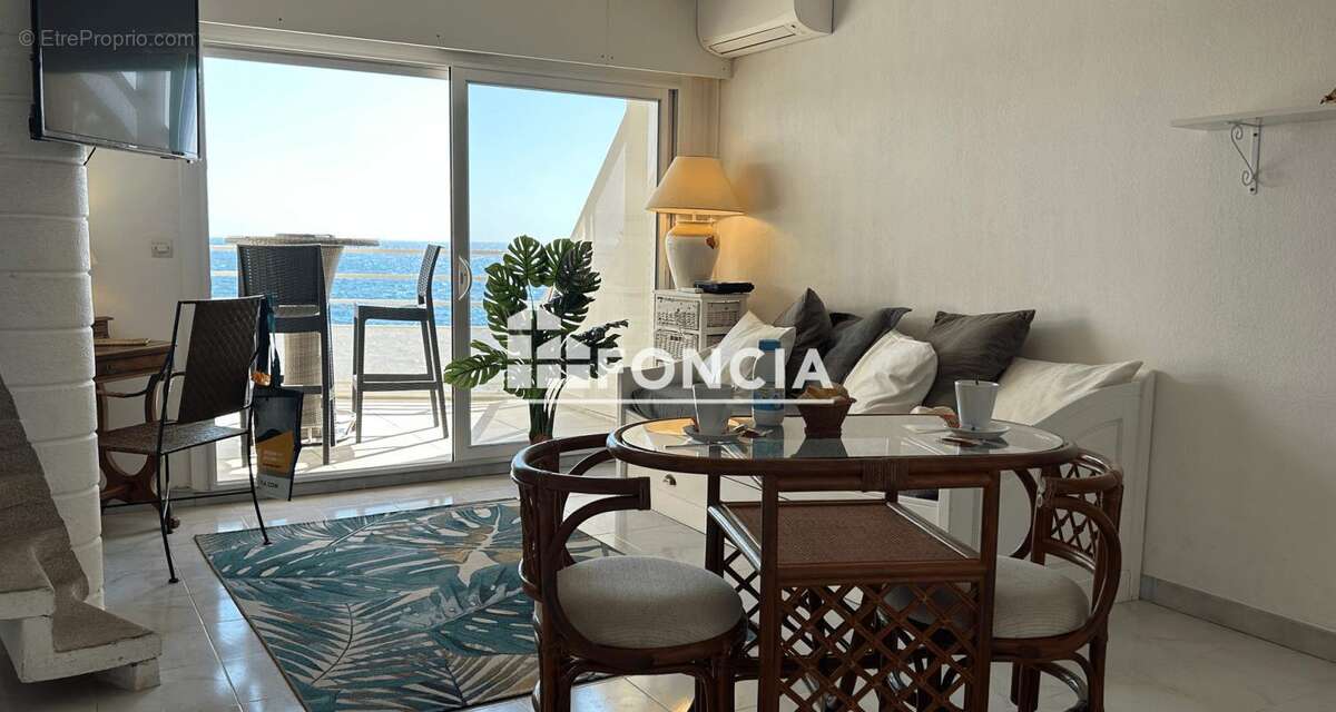  Saint-Raphaël Trayas Studio en première ligne sur mer avec toit terrasse et balcon - photo 7