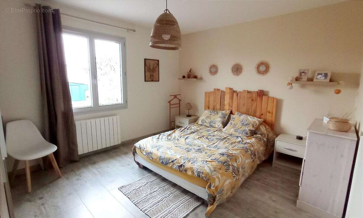 Maison à SAINT-ETIENNE-DE-CHIGNY