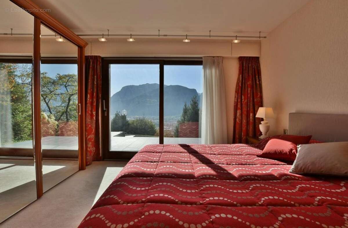 Maison à CHATILLON-SUR-CLUSES