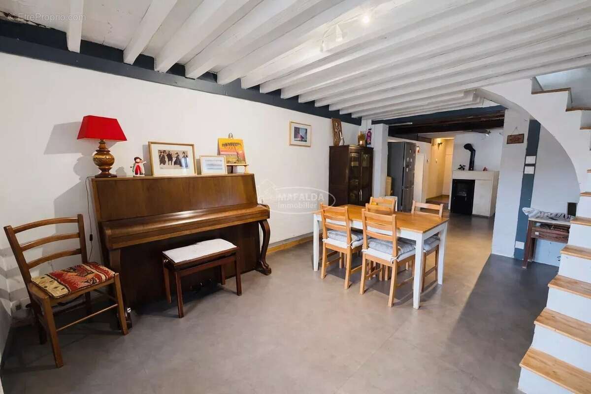 Appartement à NANCY-SUR-CLUSES