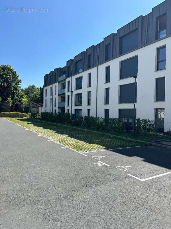 Parking à LE MESNIL-ESNARD