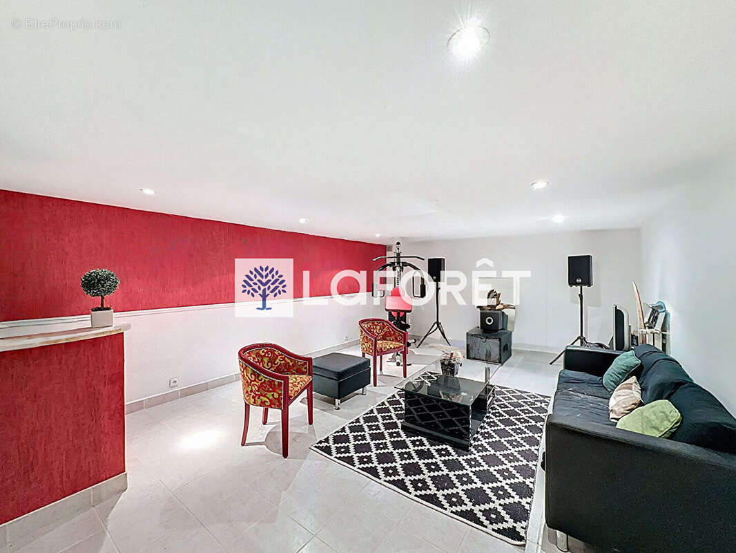 Maison à SAINT-NOM-LA-BRETECHE