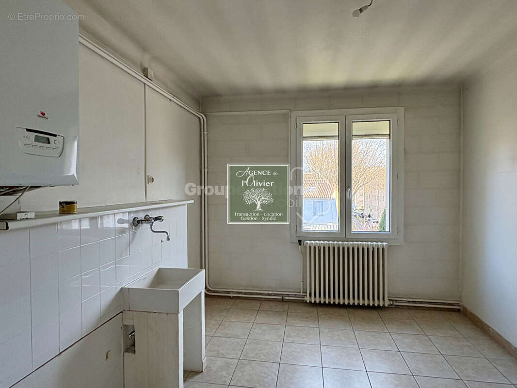ARLES. Grand appartement Trinquetaille. - photo 9