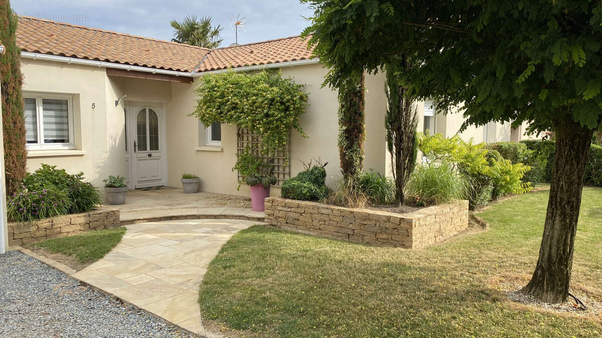 Maison à LES HERBIERS