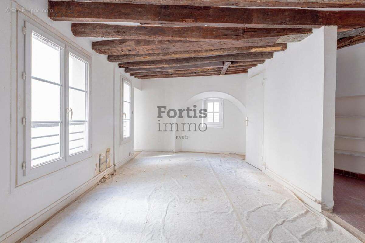 Appartement à PARIS-3E