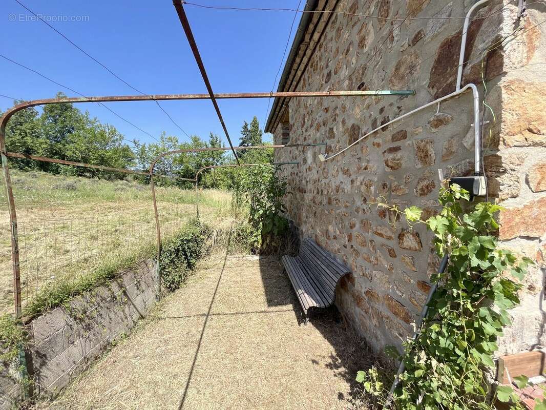 Maison à DESAIGNES