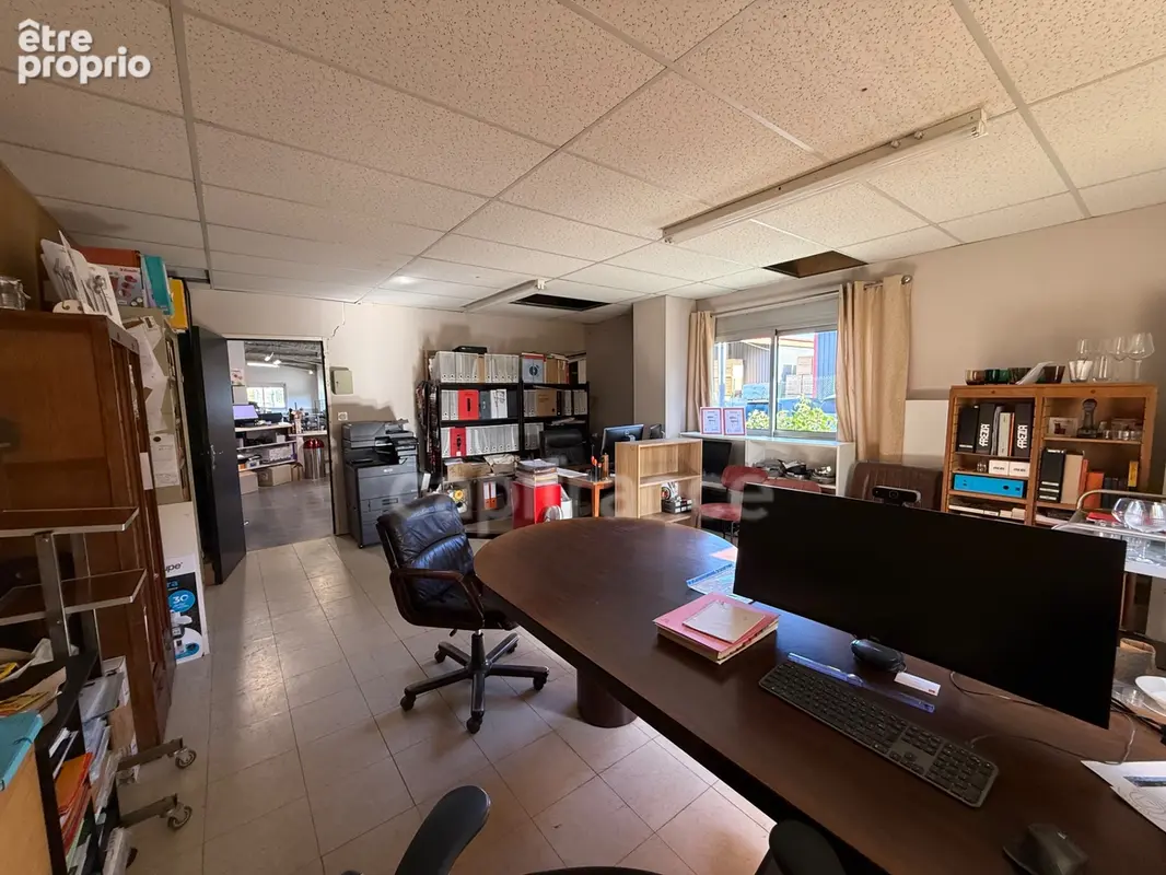 Murs professionnels avec logement - 696 m² - Sud Montélimar - photo 6