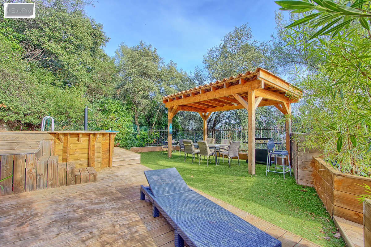 Maison à SOLLIES-VILLE