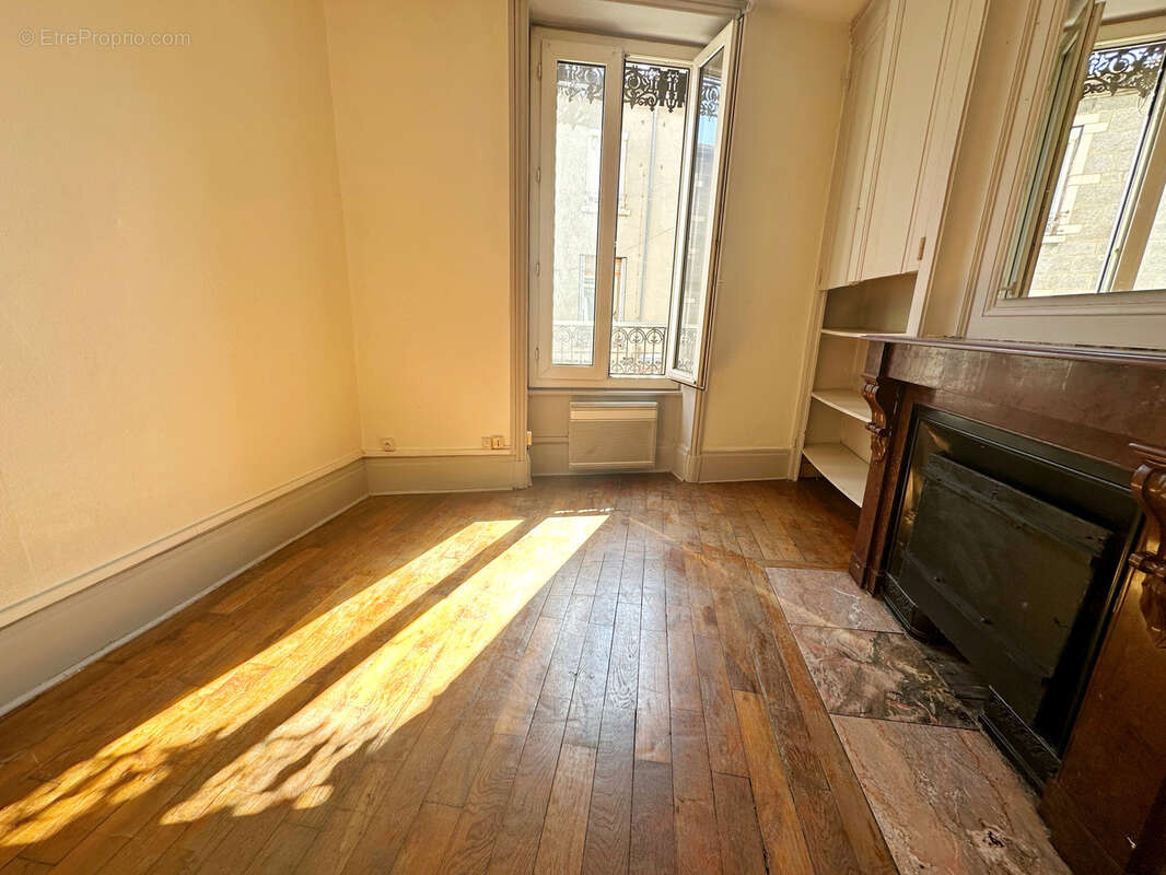 Appartement à PIERRE-BENITE