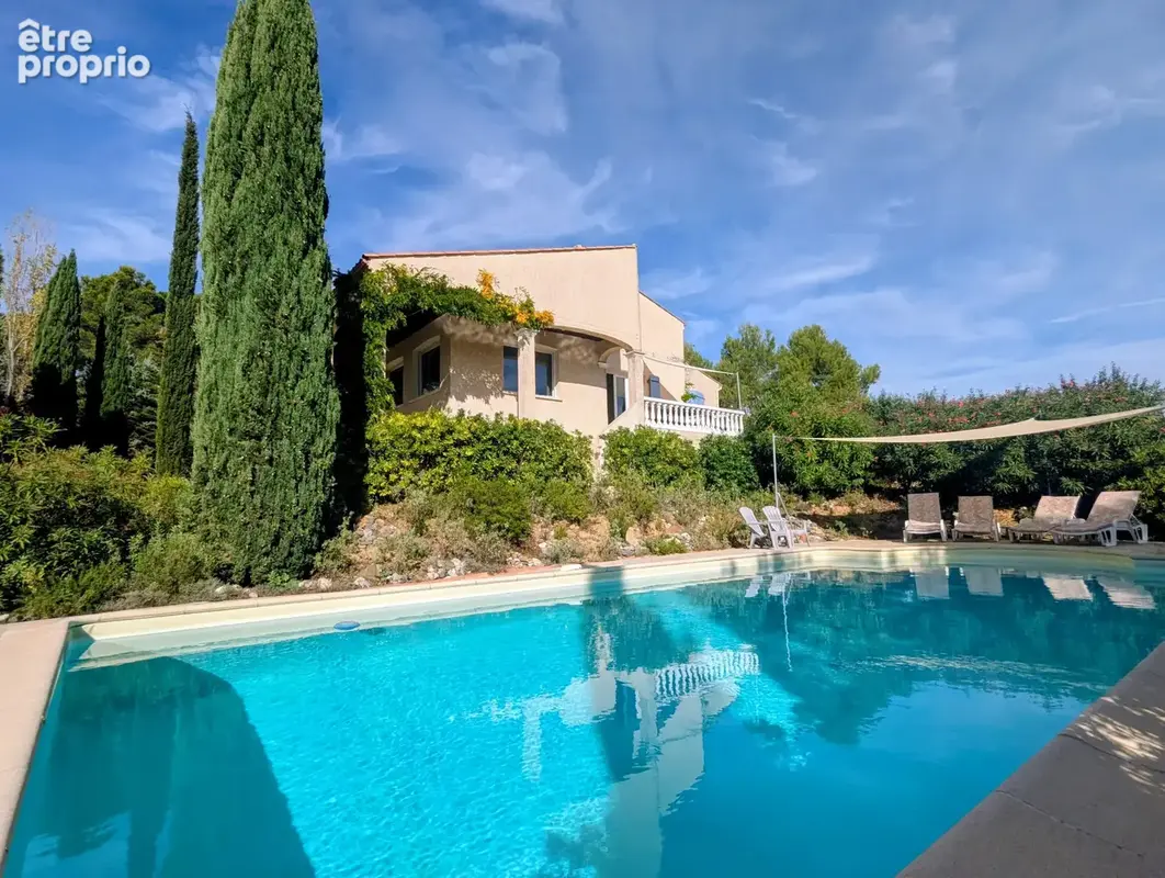 Villa d'architecte avec piscine, magnifiques vues dégagées et grand terrain - photo 12