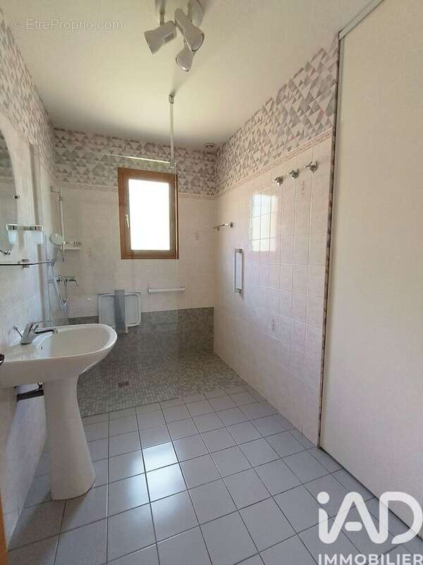 Photo 8 - Maison à VILLECHENEVE