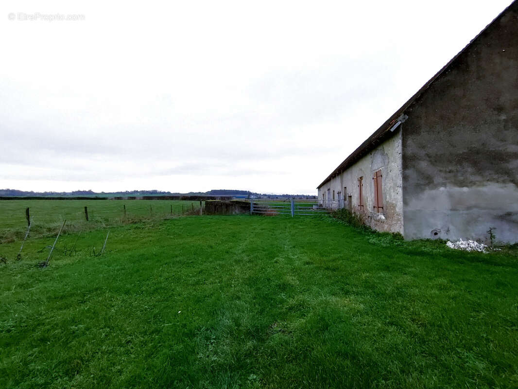 Maison à MONTAIGU-LE-BLIN