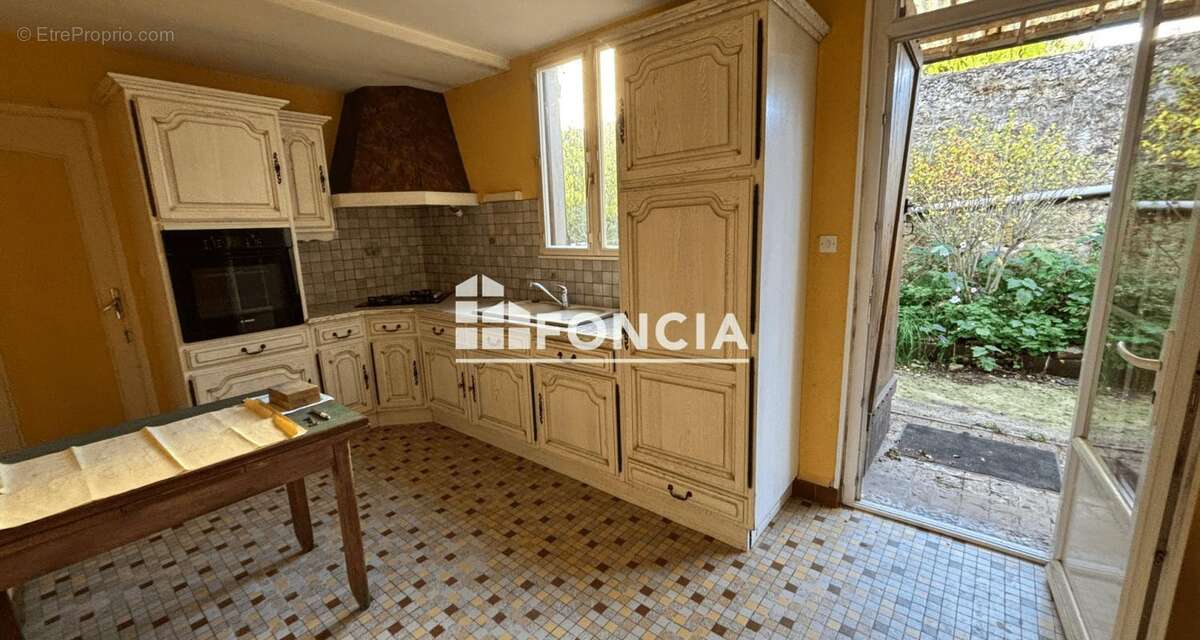 Maison à FRESNAY-SUR-SARTHE