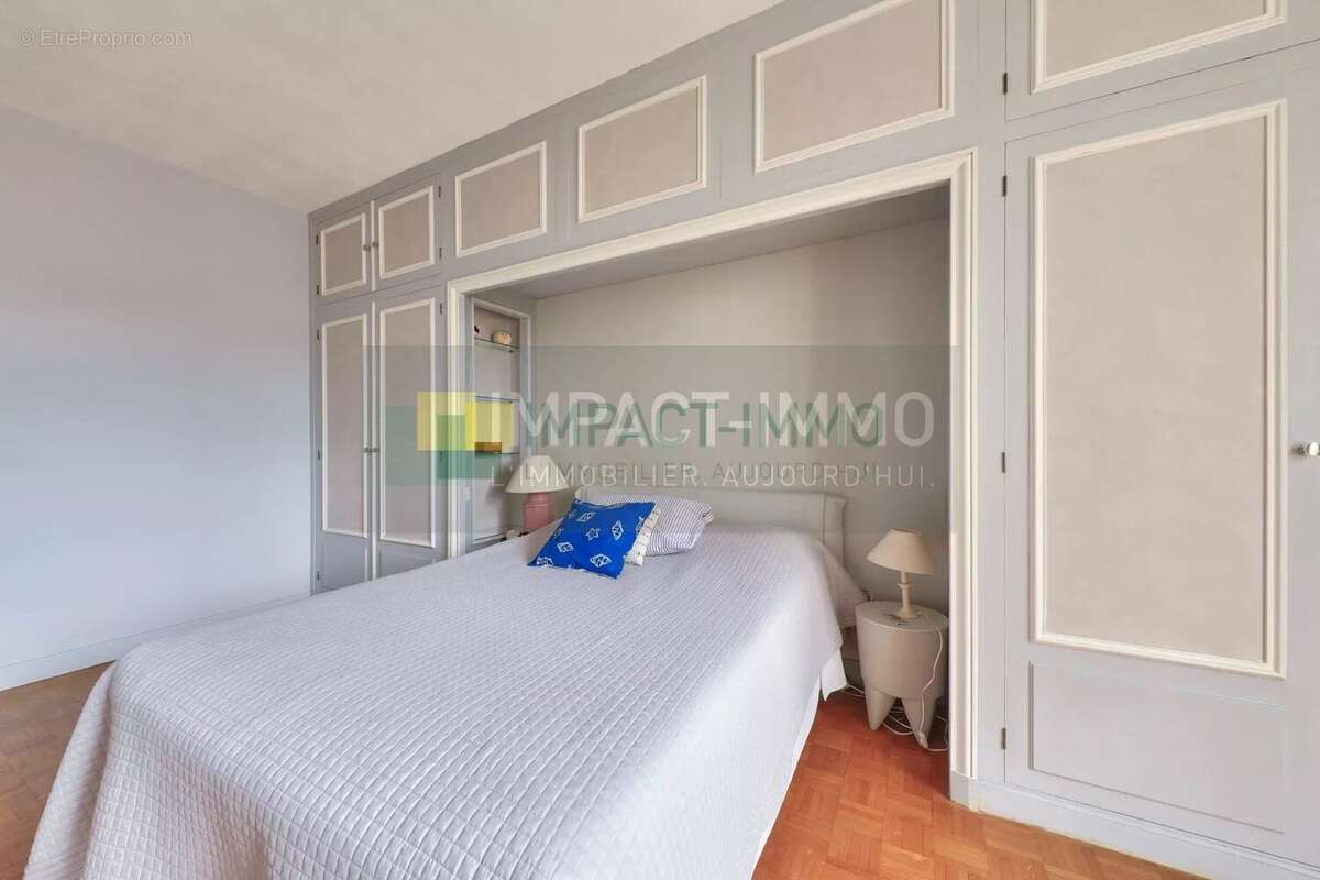 Appartement à COURBEVOIE