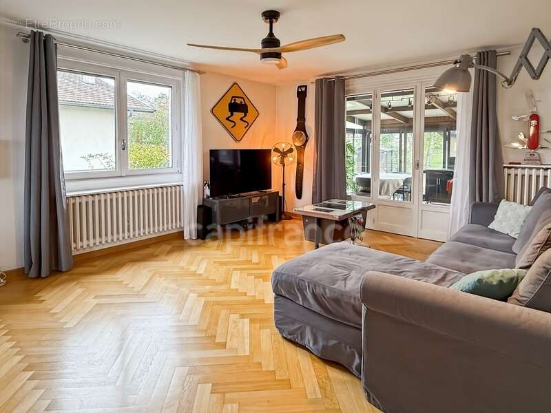 Maison à PREVESSIN-MOENS